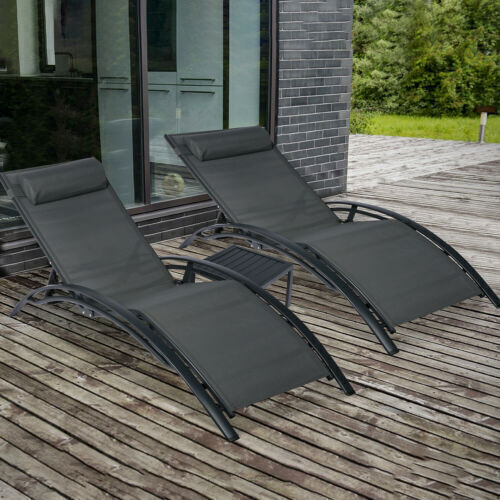 2 Sun loungers with aluminum table set. 